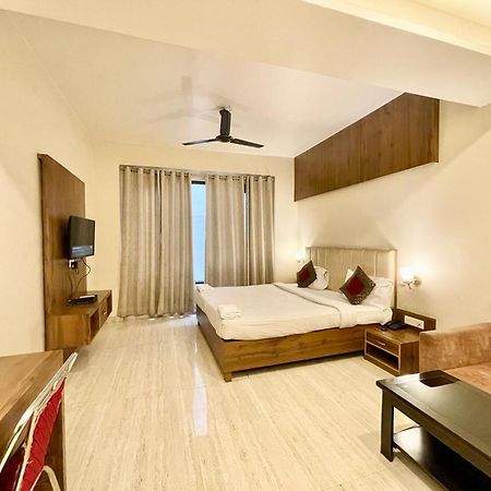 Hotel Rudraksh ! Varanasi !Fully-Air-Conditioned Hotel At Prime Location With Parking Availability, Near Kashi Vishwanath Temple, And Ganga Ghat 2 エクステリア 写真