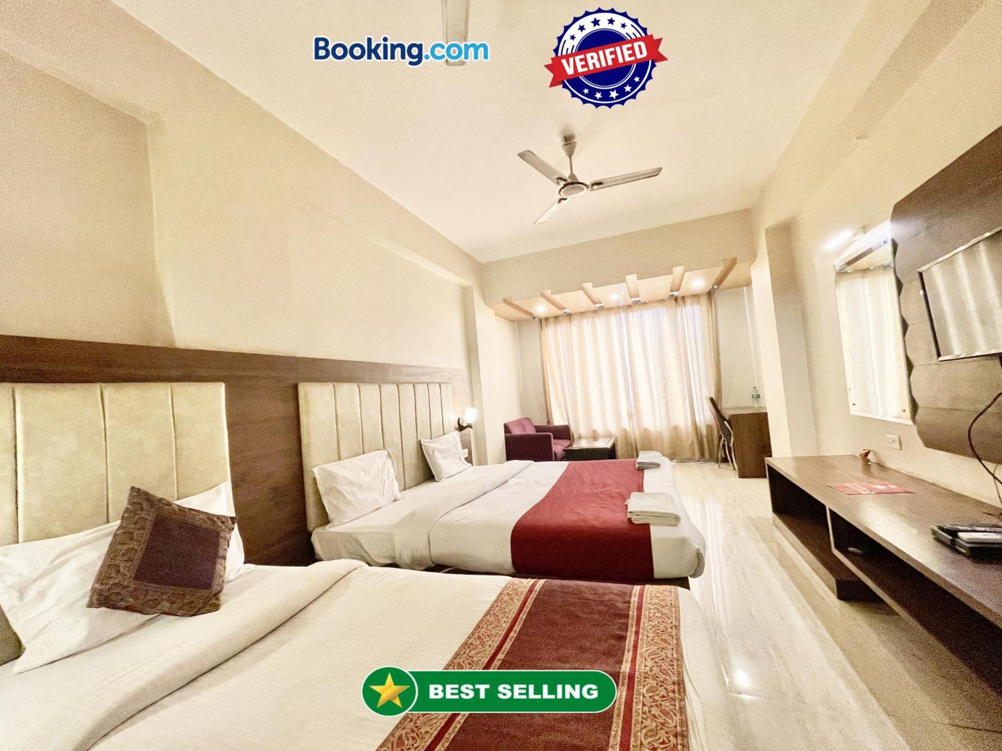 Hotel Rudraksh ! Varanasi !Fully-Air-Conditioned Hotel At Prime Location With Parking Availability, Near Kashi Vishwanath Temple, And Ganga Ghat 2 エクステリア 写真