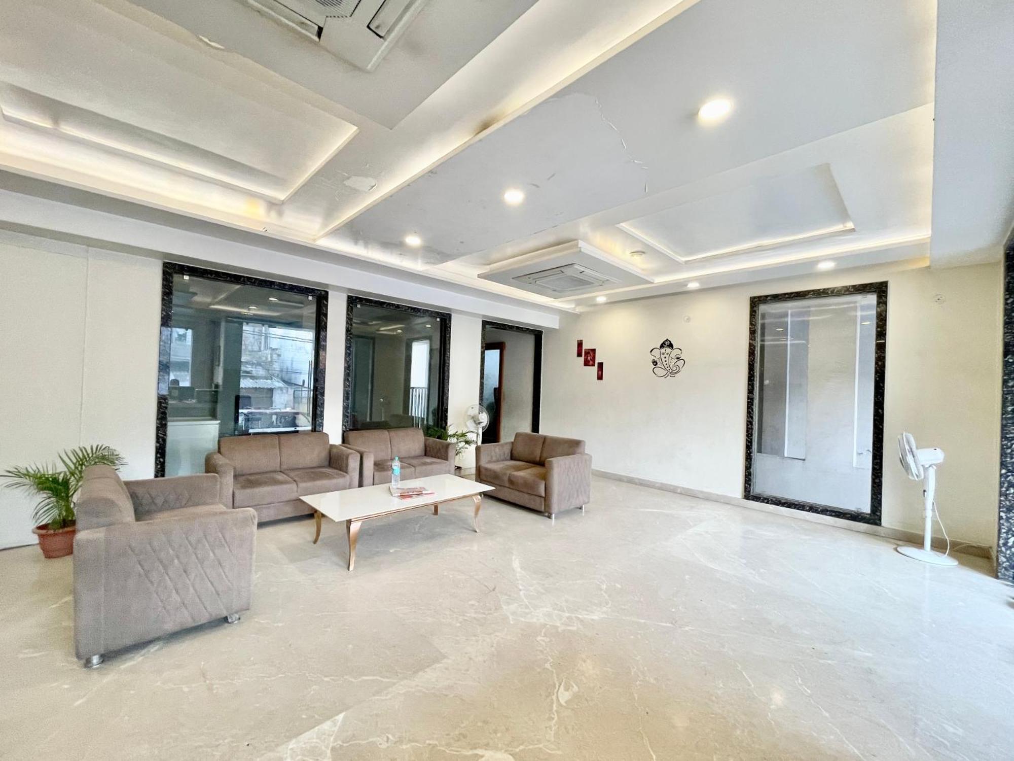 Hotel Rudraksh ! Varanasi !Fully-Air-Conditioned Hotel At Prime Location With Parking Availability, Near Kashi Vishwanath Temple, And Ganga Ghat 2 エクステリア 写真