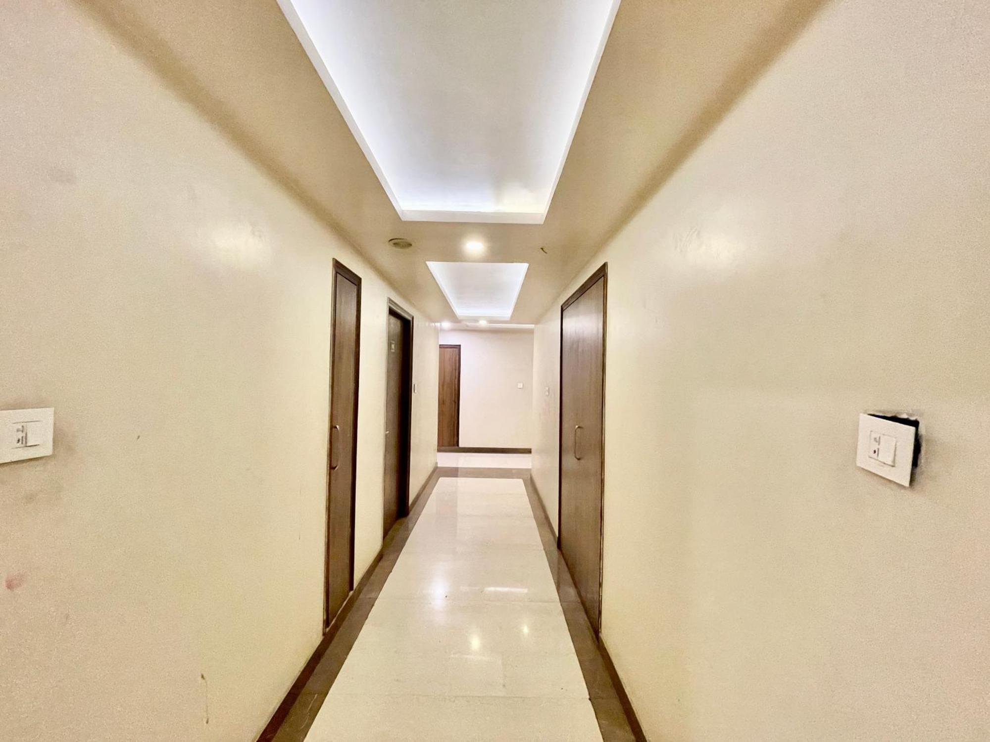 Hotel Rudraksh ! Varanasi !Fully-Air-Conditioned Hotel At Prime Location With Parking Availability, Near Kashi Vishwanath Temple, And Ganga Ghat 2 エクステリア 写真