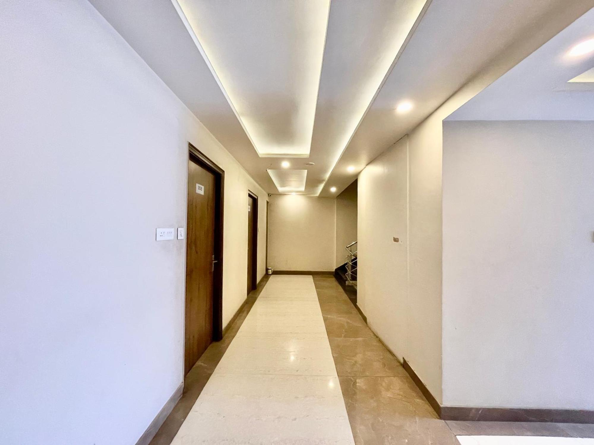 Hotel Rudraksh ! Varanasi !Fully-Air-Conditioned Hotel At Prime Location With Parking Availability, Near Kashi Vishwanath Temple, And Ganga Ghat 2 エクステリア 写真