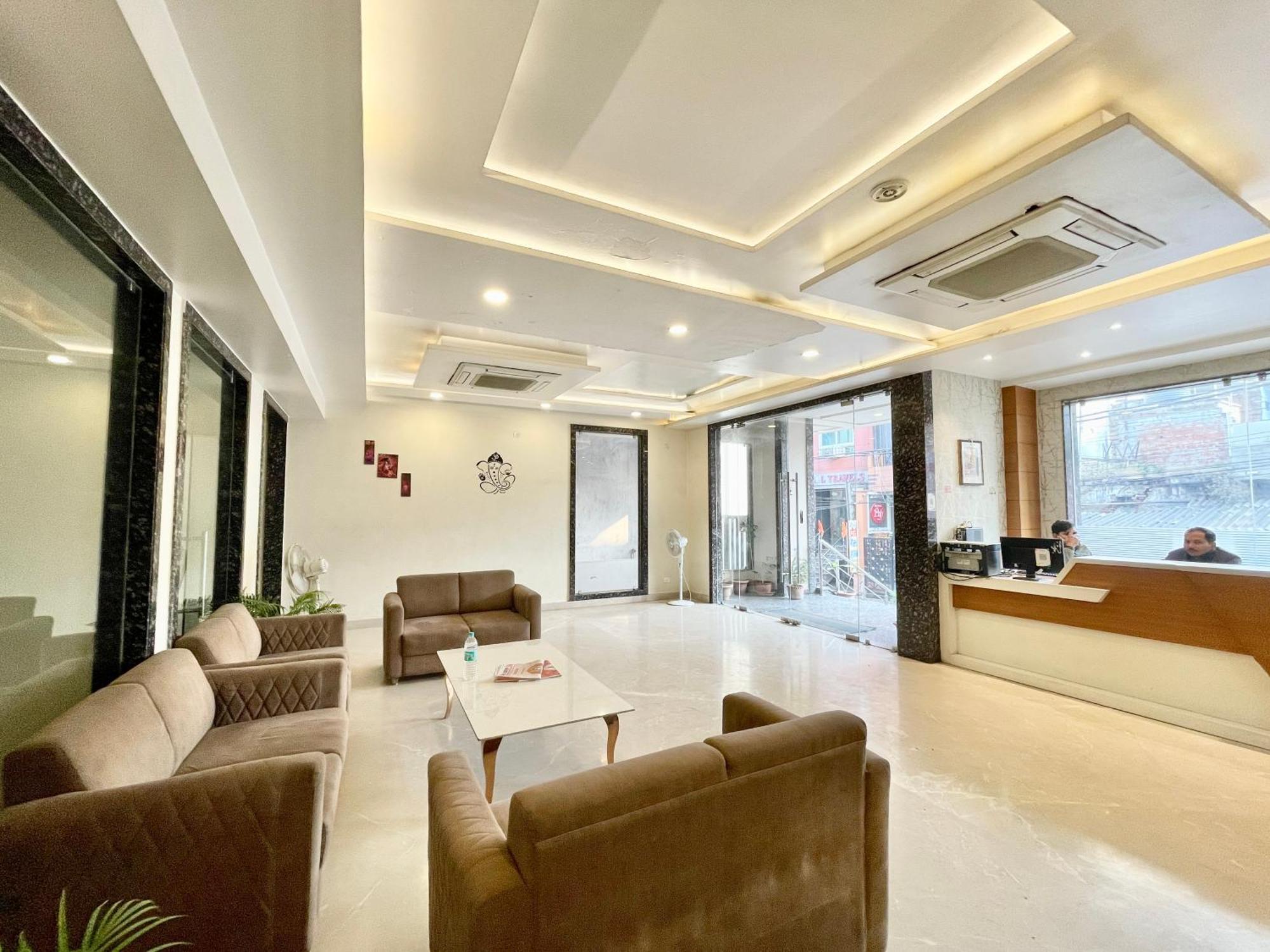 Hotel Rudraksh ! Varanasi !Fully-Air-Conditioned Hotel At Prime Location With Parking Availability, Near Kashi Vishwanath Temple, And Ganga Ghat 2 エクステリア 写真