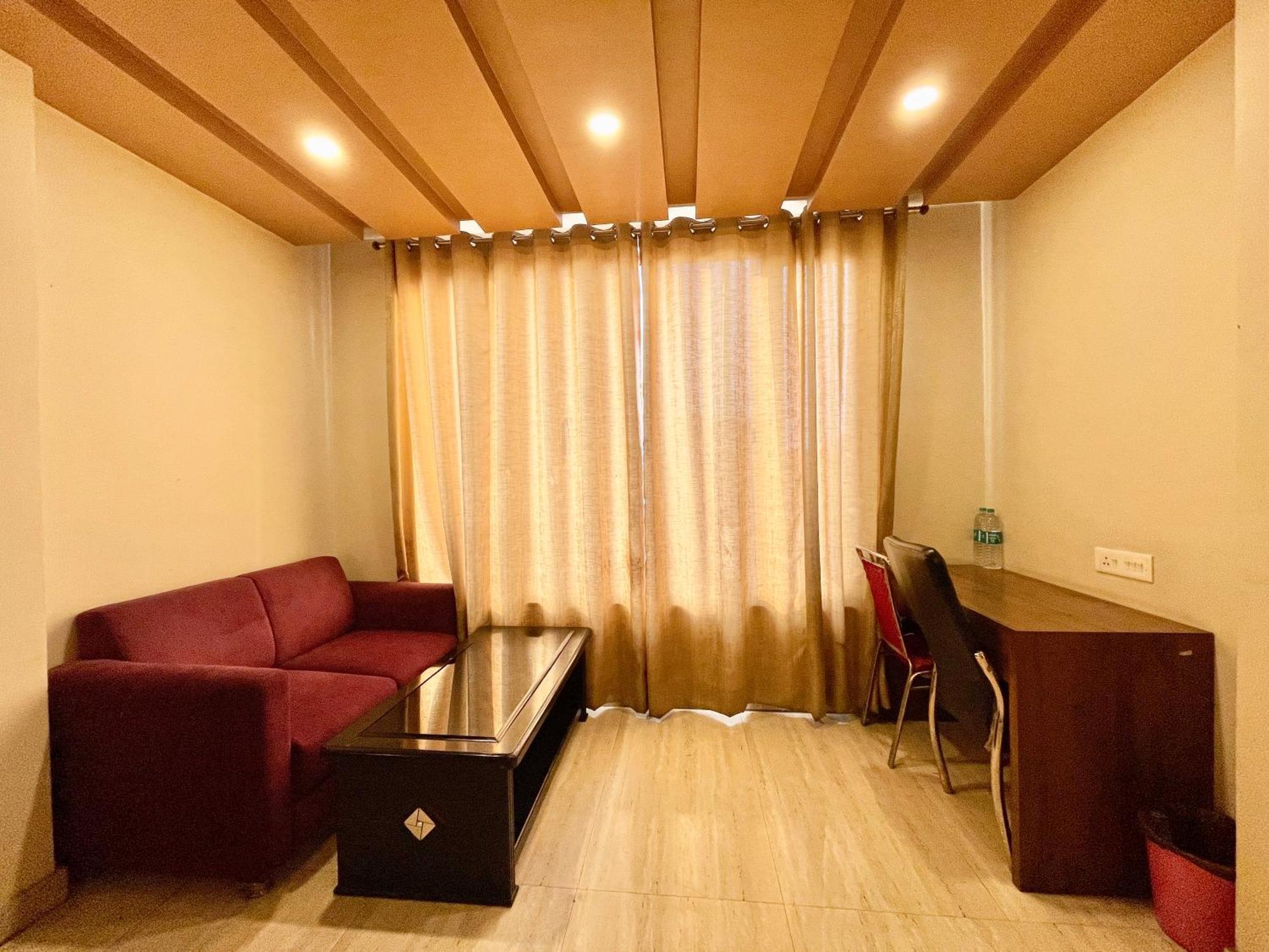 Hotel Rudraksh ! Varanasi !Fully-Air-Conditioned Hotel At Prime Location With Parking Availability, Near Kashi Vishwanath Temple, And Ganga Ghat 2 エクステリア 写真