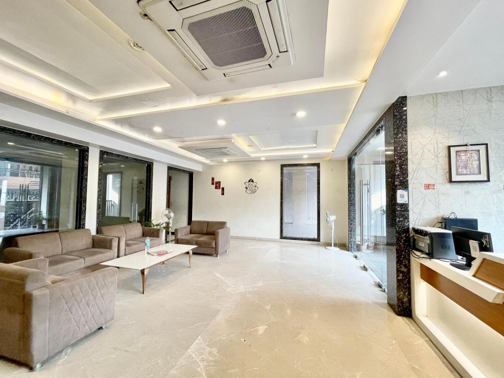 Hotel Rudraksh ! Varanasi !Fully-Air-Conditioned Hotel At Prime Location With Parking Availability, Near Kashi Vishwanath Temple, And Ganga Ghat 2 エクステリア 写真